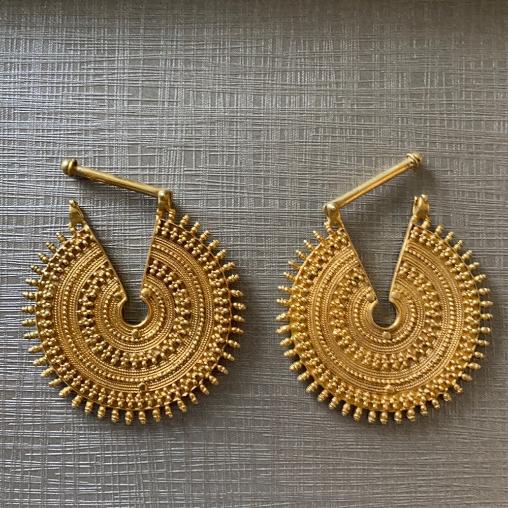 Maya Queen Yellow Gold Plated EUC